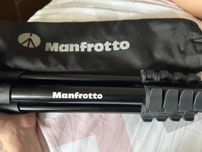 Tripé Manfrotto para Câmera - Novo