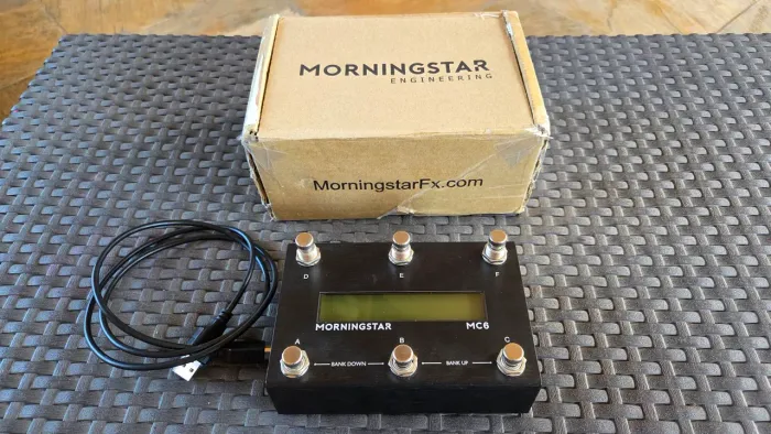 Controlador midi Morningstar MC6 MKII