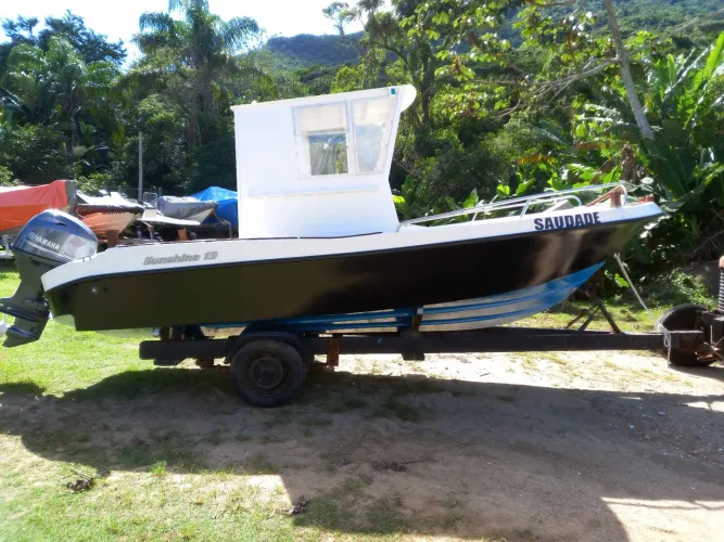 Barco em excelente estado - conforto, potência e estilo. Oportunidade única!
