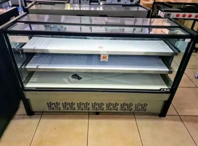 BALCÃO REFRIGERADO PARA BEBIDAS/FRIOS/LACTICÍNIOSPOLAR 