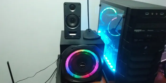 Caixa De Som Gamer Rgb 5.1 Gxt698 Trust Preto 90W RMS