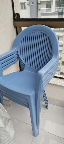 Mesa com 4 cadeiras . Rua 252 Meia Praia 