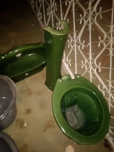 Conjunto de pia e vaso na cor verde