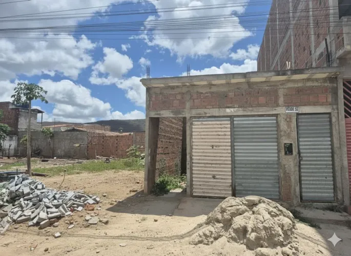 Vendo casa com terreno 10x20 