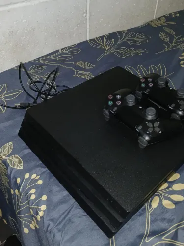 Ps4 pro 2 controles 28 jogos