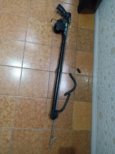 nadadeira pé de pato e arpão de pesca