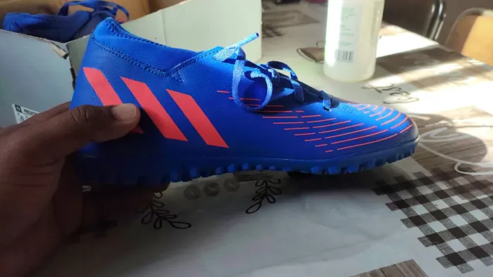 Chuteira society Adidas 