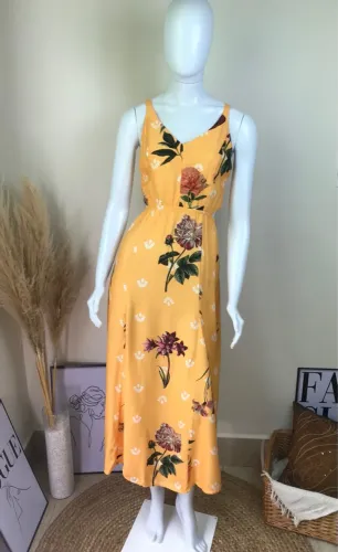 Vestido Midi floral P (na etiqueta)