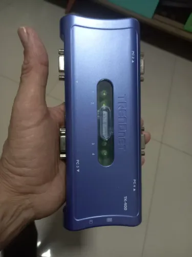 Switch KVM 4 Portas Trendnet TK-400
