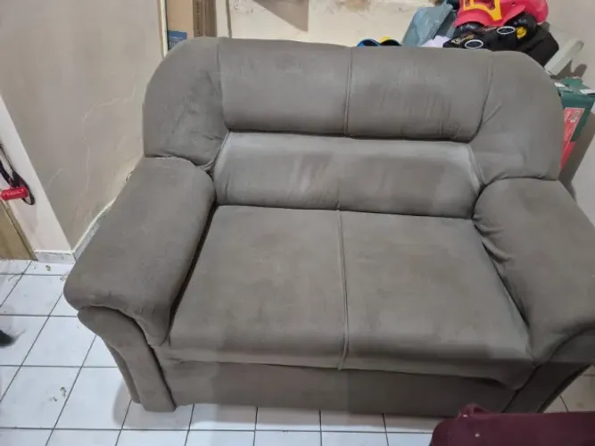 Sofá dois e três lugares.