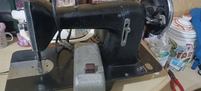 Máquina de Costura Antiga