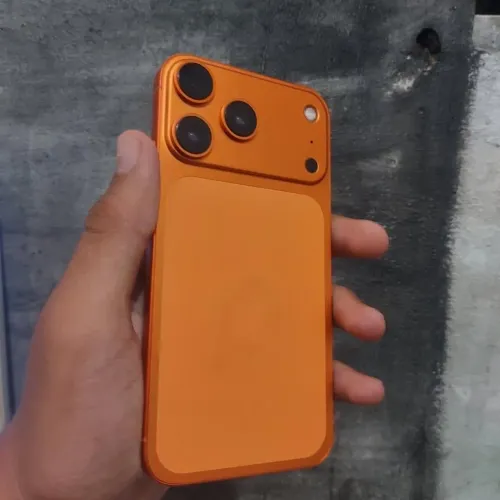 iPhone XR na carcaça de 17 Pro