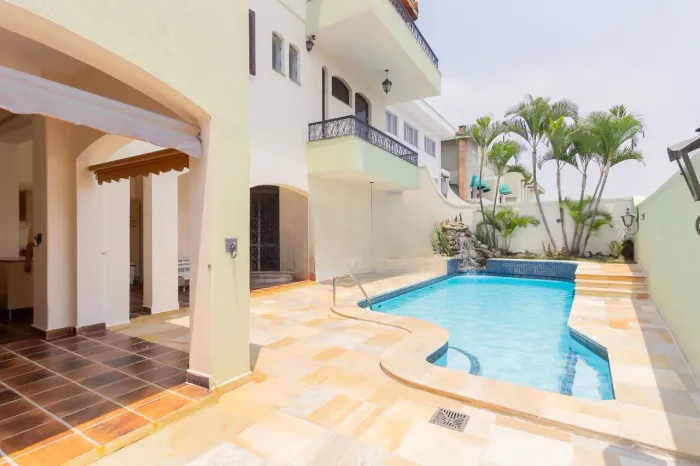 Casa em Santana com 4 dormitórios e 7 vagas