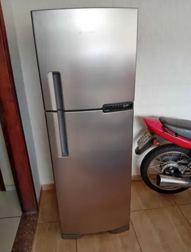 Brastemp 375 litros  Gelando certinho  Sem defeito  Tudo ok  -Aceito cartão  -Dependendo d