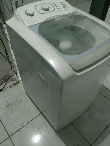 Máquina de lavar Electrolux 15 kg funcionando perfeitamente