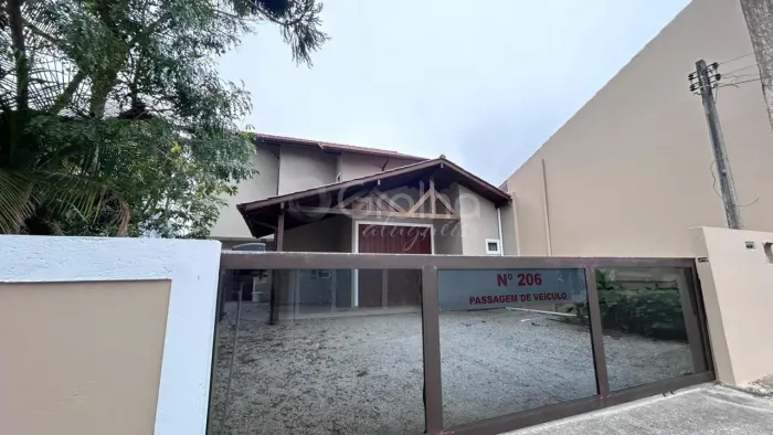 3 quartos com quintal na Cachoeira do Bom Jesus