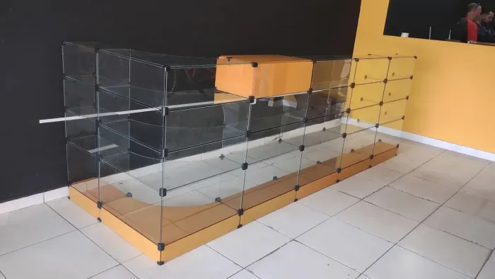 Balcão caixa de vidro modular