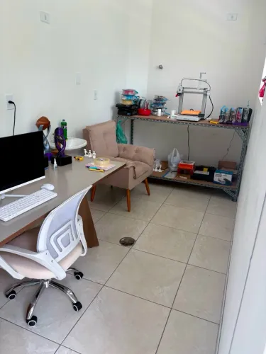 Cadeira e mesa de escritório