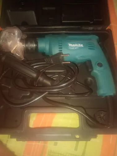 Furadeira Makita