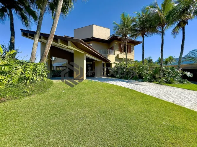 Casa de alto padrão à venda no Jardim Acapulco, Guarujá