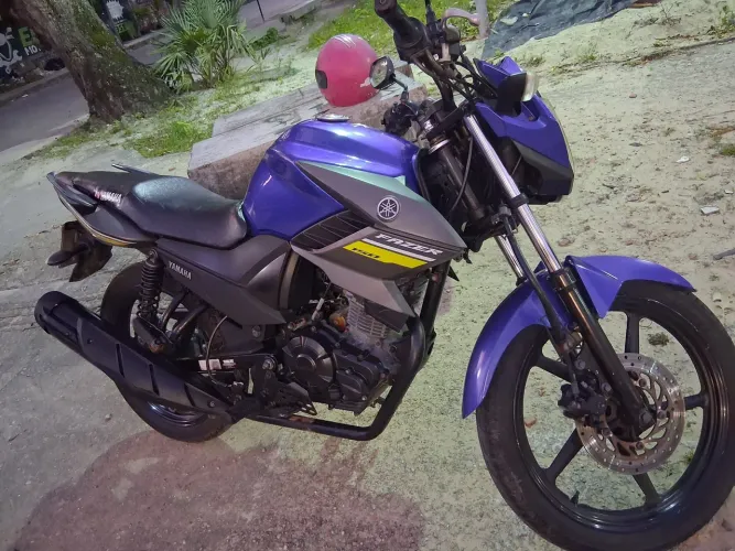 Vendo moto toda em dias no ponto de transferir