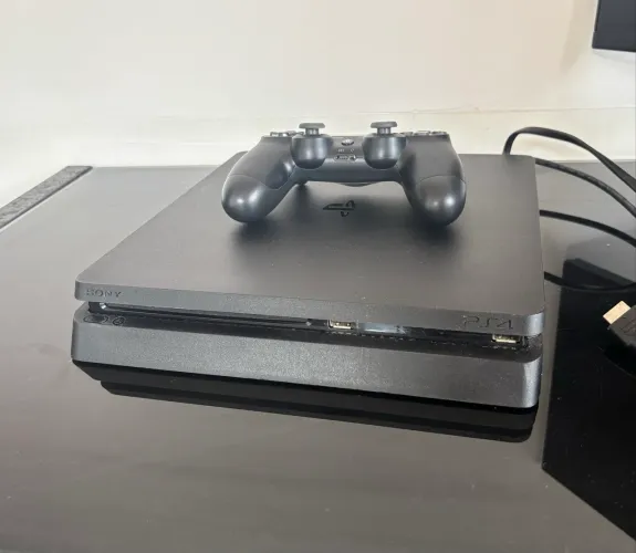 PS4 SLIM 1TB