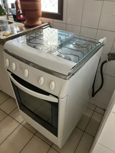 Fogão 4 bocas Continental em ótimo estado 
