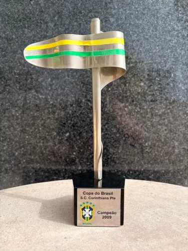 Réplica troféu Copa do Brasil 2009 do Corinthians - item usado