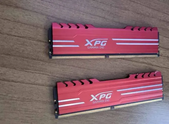 Kit Memória RAM XPG Gammix D10 16GB (2x8GB) DDR4 3200MHz CL16 - Vermelha
