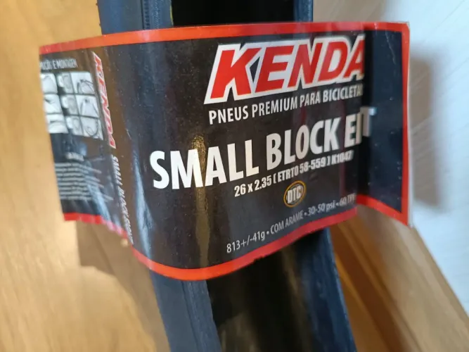 Kenda Small Block 26x2.35 (kevelar)<br><br>Só tem um dele