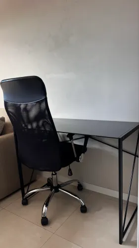 Mesa e cadeira (escritório/estudos)