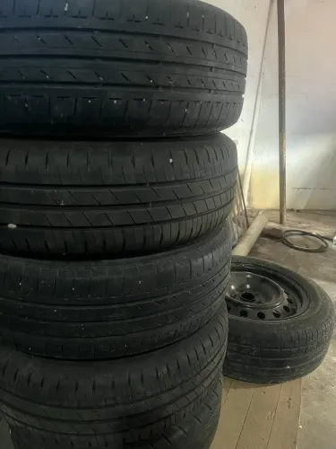Pneus com rodas 185/65 15