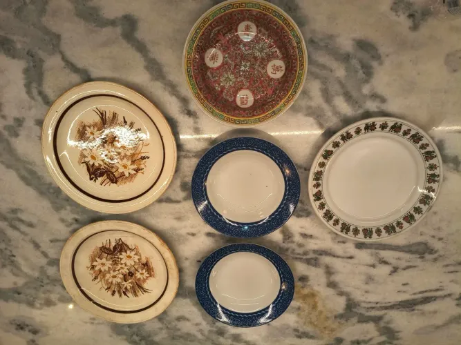 pratos vintage aleatórios
