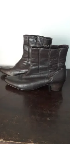 Bota de couro feminina tamanho 38/39