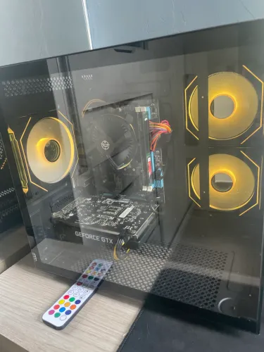 Pc gamer com monitor curvo