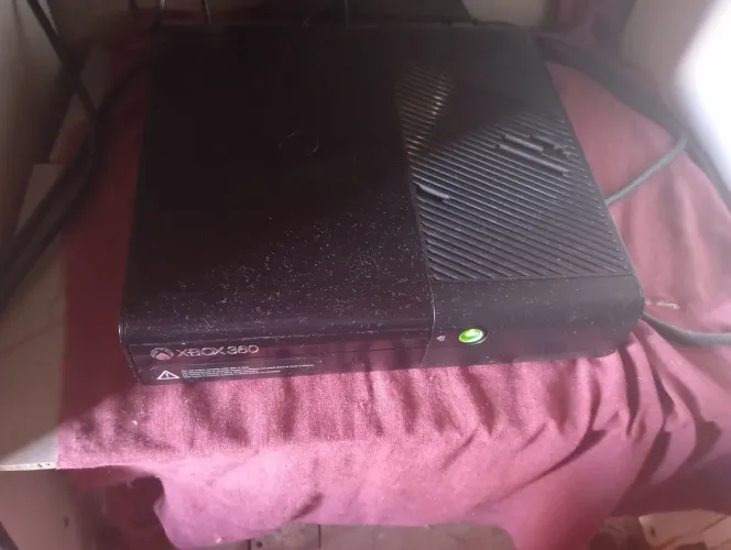 X-box 360 super slim travado 