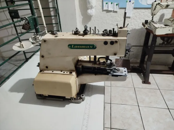 Máquina Industrial Botoneira 