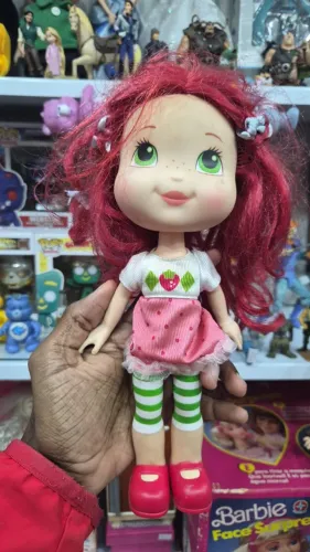 Boneca Moranguinho Hasbro 28cm - Sweet Surprise (Surpresa Doce)