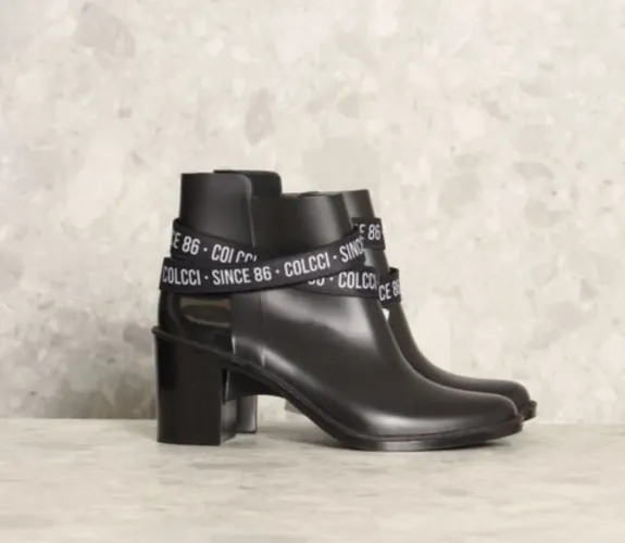 BOTA COLCCI SEMI NOVA