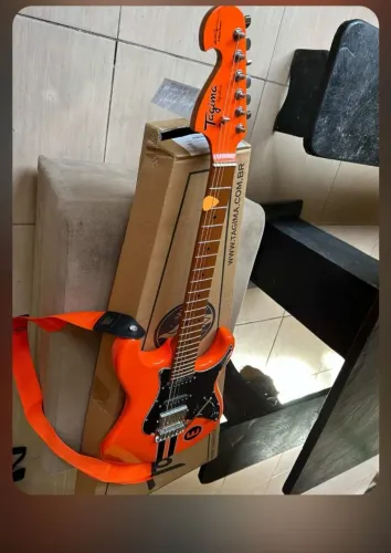 Guitarra tagima Road Strike 