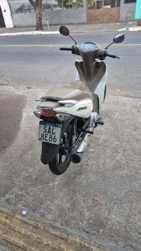 HONDA BIZ 2023 À VENDA!