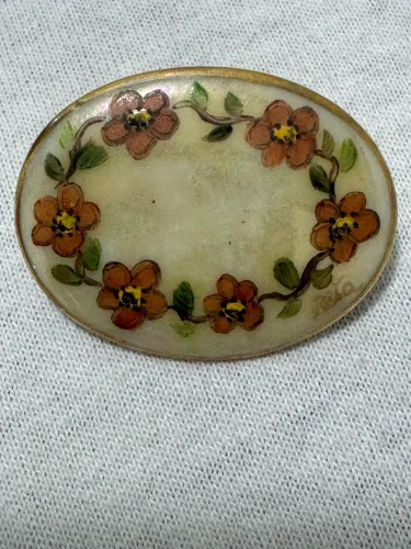 BROCHE ANTIGO PORCELANA PINTADO À MÃO-BORDA FILETADA OURO