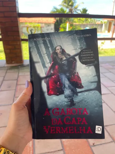 Livro - A garota da capa vermelha