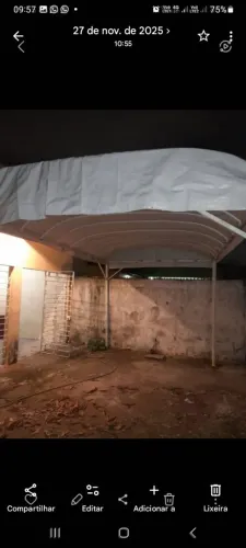 Vendo toldo de ferro desmontável. 3,00m X 5,00m. Com lona.