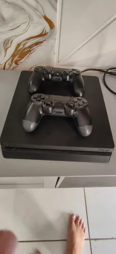 Play 4 novo 2 controles usado apenas 3 vezes apenas chama no ZAP *s 2200