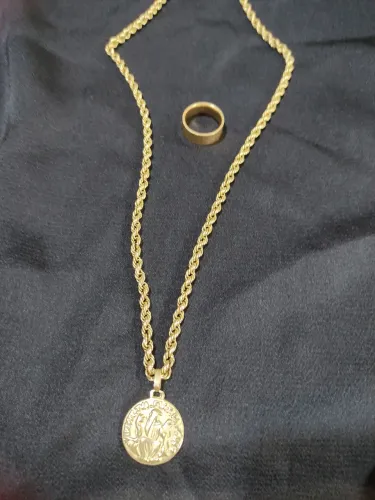 Cordão baianode ouro 18=750 com pingente de São Bento e aliança ouro 18 , total 24 g
