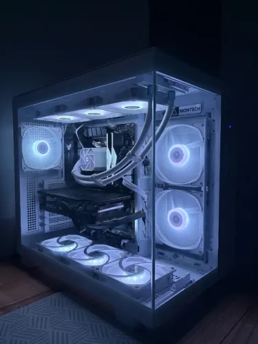 PC Gamer - Ryzen 7 7800x3D - 32 GB RAM 6000 MHz - RX 6750 XT - Monitor AOC 180Hz
