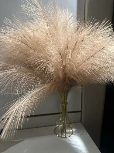 Vaso com diversos capim das pampas artificiais 