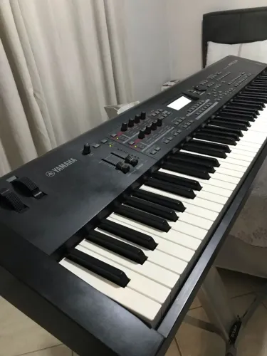 Teclado Yamaha MOX8