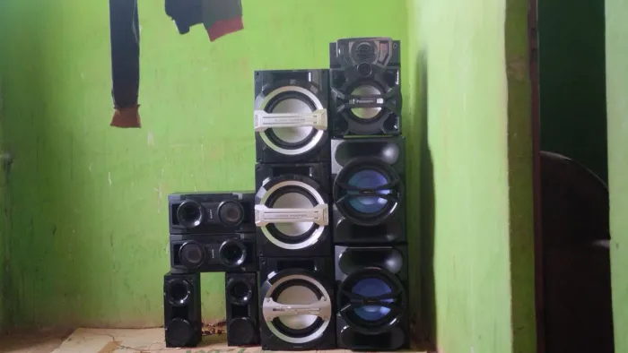 Estou vendendo essas caixas acústica muito bem conservada